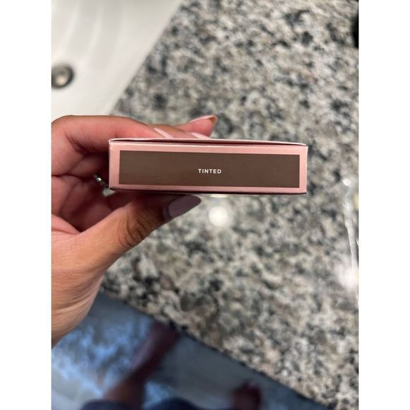 PATRICK TA Major Brow Shaping Wax Tinted - Picture 2 of 3